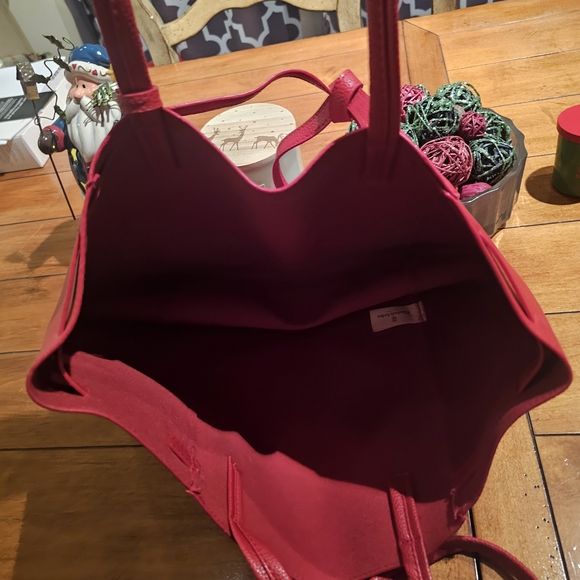 Elizabeth Arden Vibrant Red Tote Bag - Picture 2 of 4